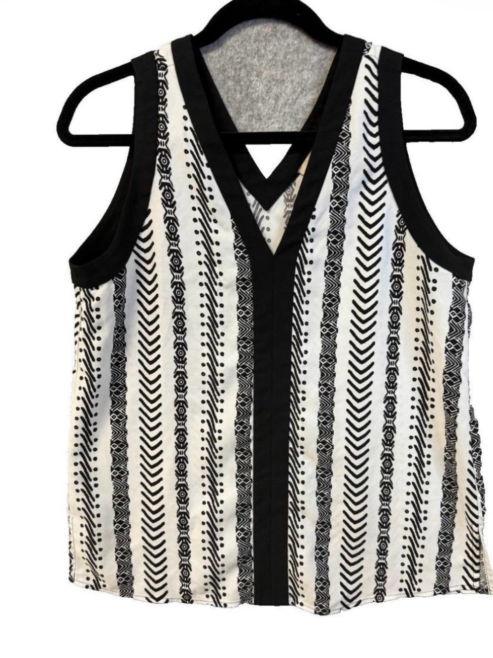 LOFT Black & White V-Neck Sleeveless Blouse